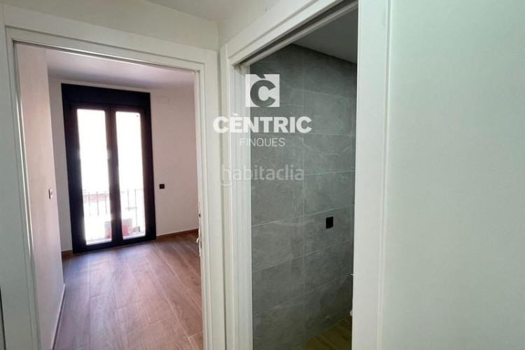 Dúplex  de obra nueva de 2 habitaciones buhardilla multifuncional y terraza en Terrassa