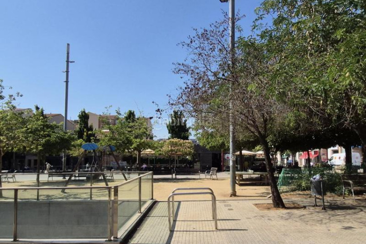 Casa de 190 m2 amb pati a la plaça del progres en Terrassa