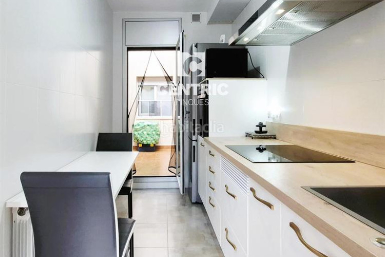 Piso planta baja seminueva de 3 hab con patio 60 m2 sur en francesc macia en Terrassa