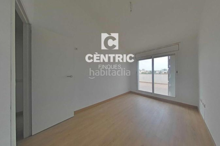 Piso amplio piso reformado con 4 habitaciones y ascensor ideal para familias o inversores! en Terrassa