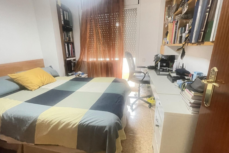 Plau00E7a del Mestre Serrat, Sant Pere