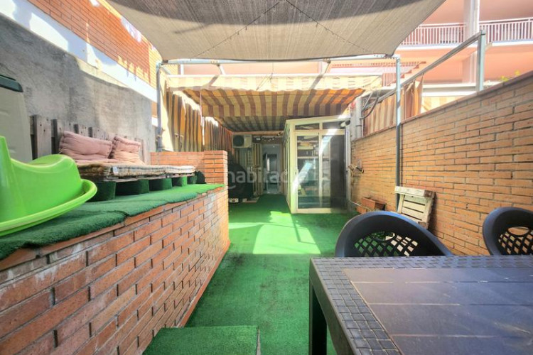 Piso con entrada independiente, terraza y parking en Terrassa