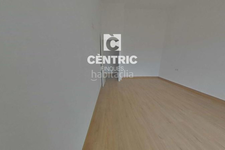 Piso amplio piso reformado con 4 habitaciones y ascensor ideal para familias o inversores! en Terrassa