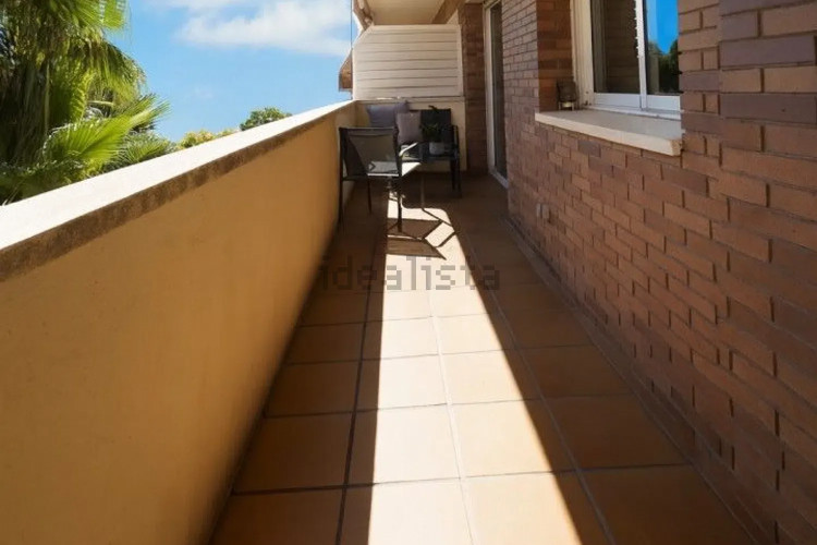 Una vivienda reformada con encanto, dos balcones y plaza de parking