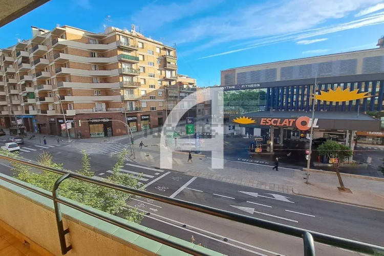 Piso en avenida de Josep Tarradellas