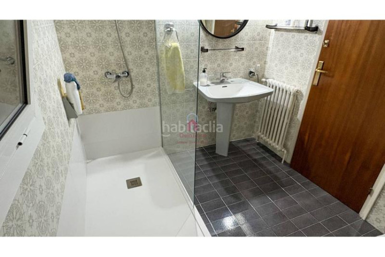 Casa  en venta en la gripia, en carrer borges blanques de 220m construidos con salida a patio de 40m, tres terrazas y en Terrassa