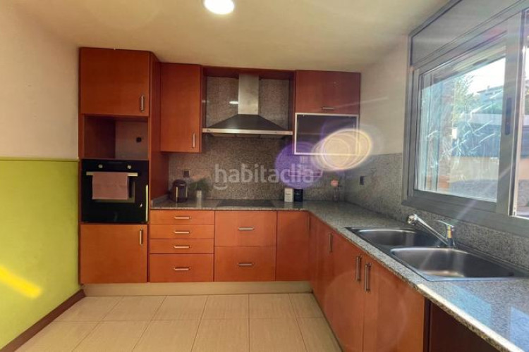 Chalet casa con piscina y vistas en zona residencial en Terrassa