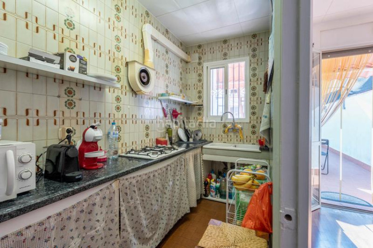 Casa adosada zona centro. casa adosada de 4habs. + 2lav. `terraza + garaje en Terrassa