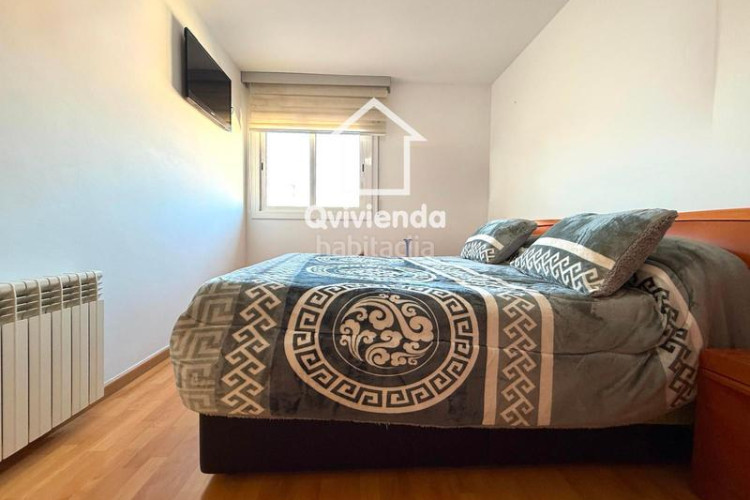 Ático  de 3 habitaciones con gran balcón en av glories catalanes, en Terrassa