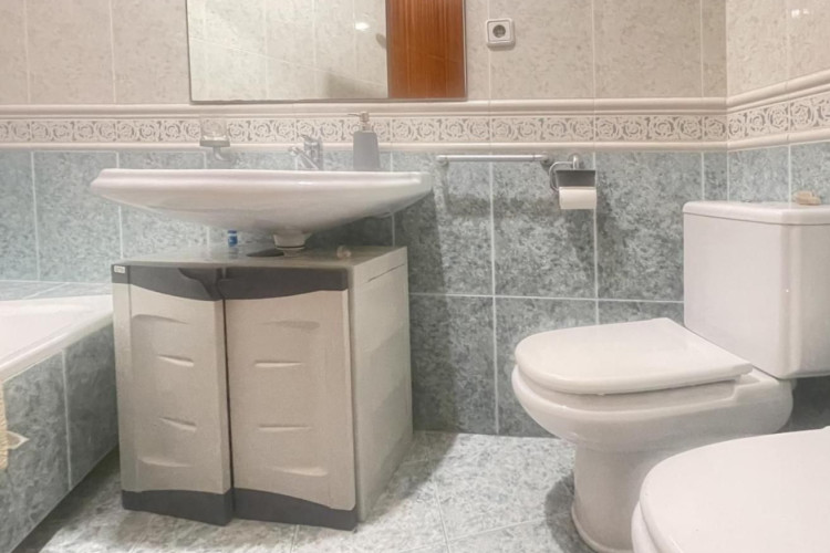 Plau00E7a del Mestre Serrat, Sant Pere