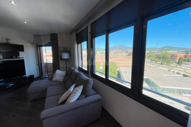 Dúplex zona de Sant Pere Nord. dúplex de 3habs. + estudio + 3lav. + terraza + balcón en Terrassa