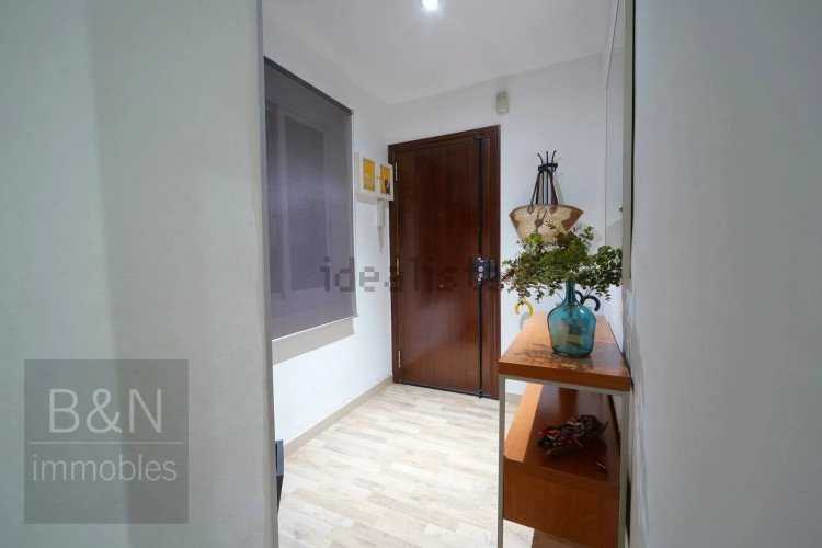 EN EL CENTRO DE TERRASSA CON TERRAZA DE 20 m² Y A UN PASO DEL PARC VALLPARADÍS