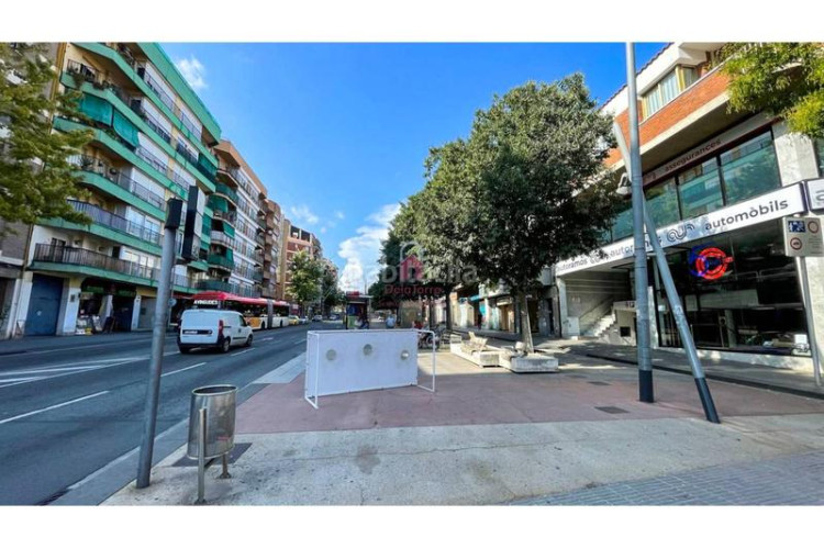 Piso  seminuevo en venta tocando avda. de barcelona de 35m construidos. en Terrassa