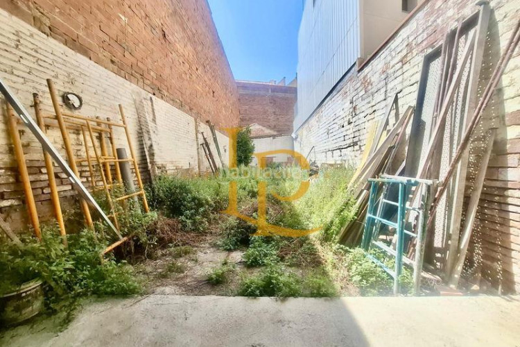 Casa  de pueblo independiente en construccion para acabar a tu gusto en Terrassa