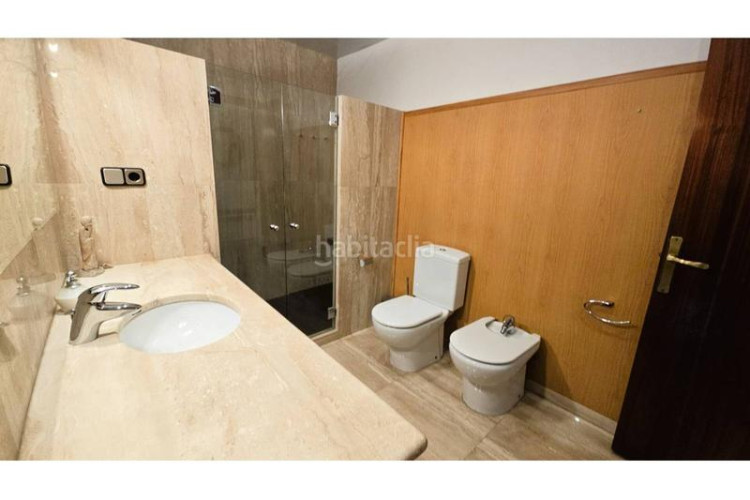 Piso oportunidad piso tipo casa gran garaje y terraza en Terrassa