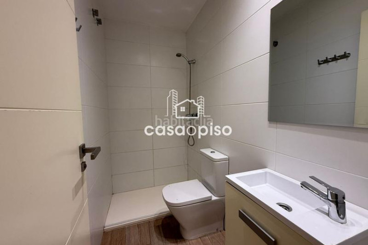 Casa adosada  en ca naurell, 3 dormitorios y 2 baños. buen estado, orientada al sur. perfecta para disfrutar de un hogar acogedor. en Terrassa