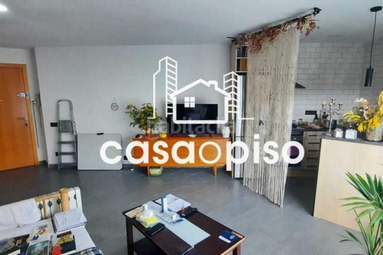 Dúplex  seminuevo en ca nanglada, 2 dormitorios, 2 baños, terraza de 15m y garaje. buena ubicación y vistas despejadas. ven a visit en Terrassa