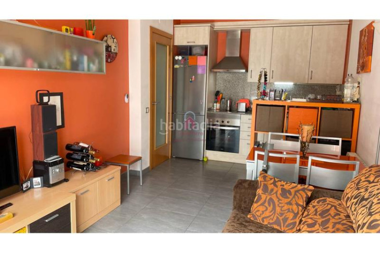 Piso  seminuevo en venta tocando avda. de barcelona de 35m construidos. en Terrassa