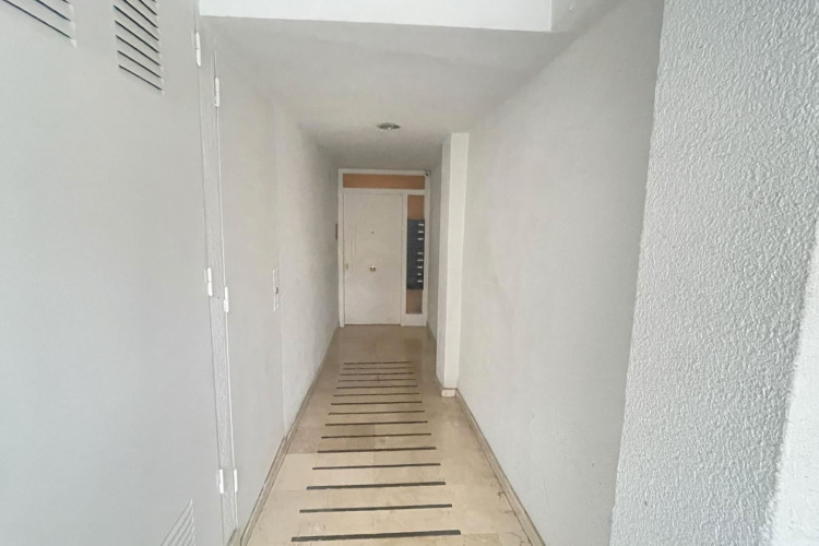 Plau00E7a del Mestre Serrat, Sant Pere