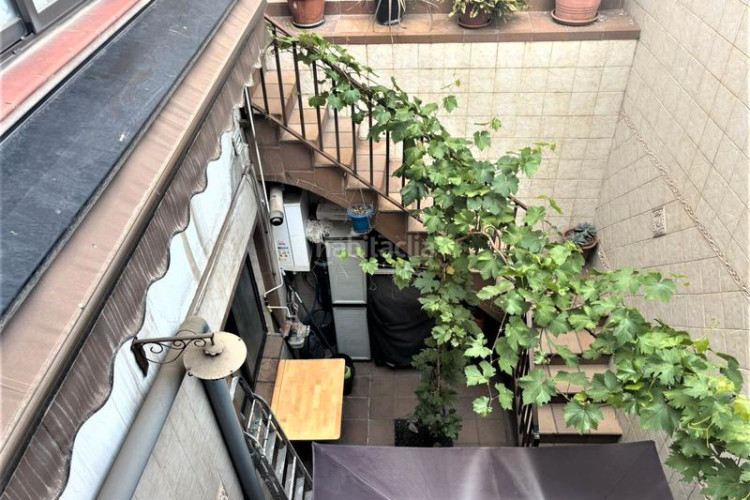 Planta baja  de 112 m2 con entrada independiente, con 2 terrazas en poble nou- en Terrassa