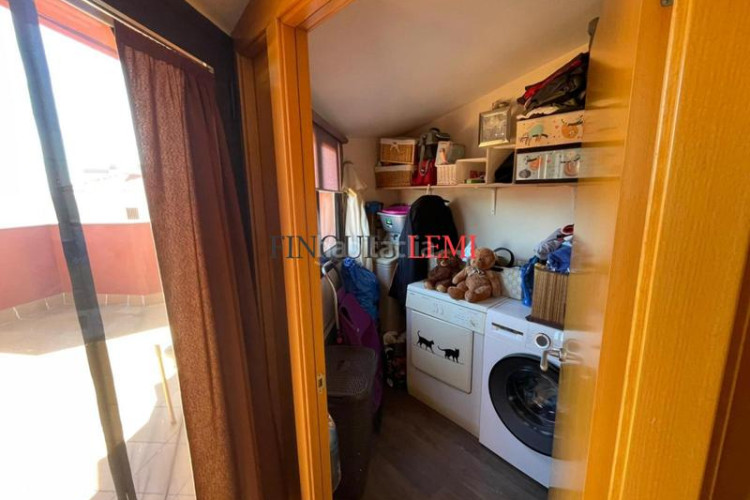 Piso dúplex de lujo con ascensor, terraza y acabados premium en Terrassa
