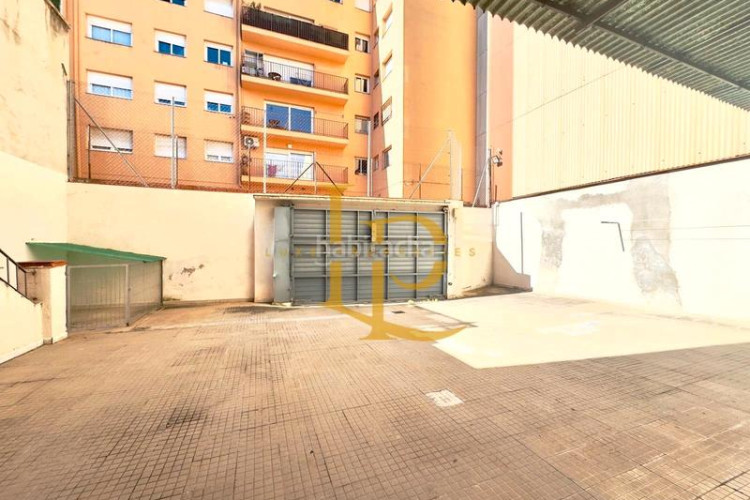 Casa adosada preciosa casa con terraza y garaje en una zona privilegiada en Terrassa