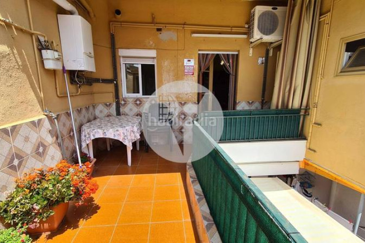 Piso descubre este piso funcional y con mucho potencial! en Terrassa