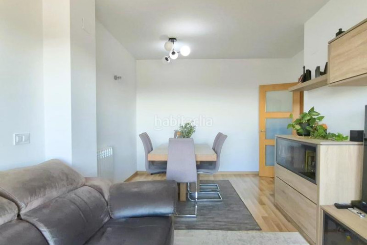 Piso edifici residencial blau cel de 3 hab con terraza 12 m2 sur 2 piscinas, gimnasio, conserjeria y mas en Terrassa