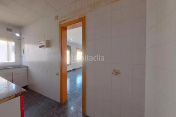 Piso errassa (barcelona). "okupado" (no se puede visitar ni hipotecar). en Terrassa