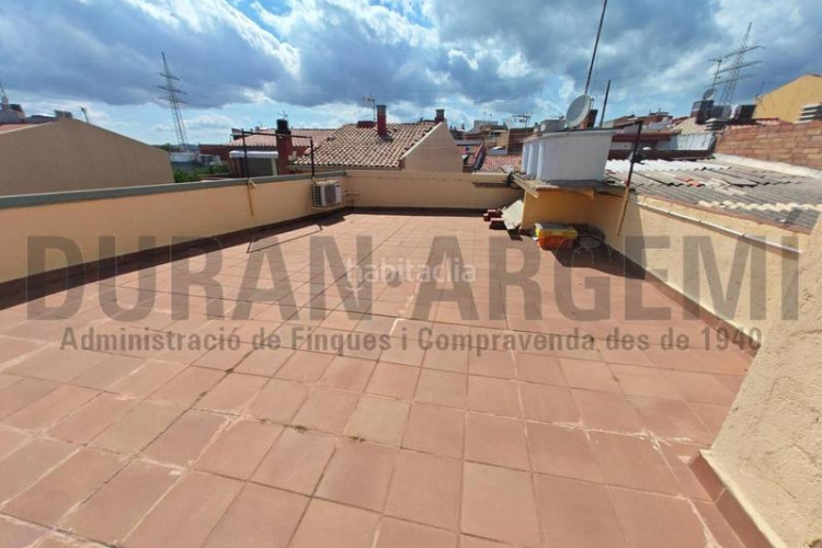 Casa  dos viviendas independientes en venta en la gripia les arenes en Terrassa