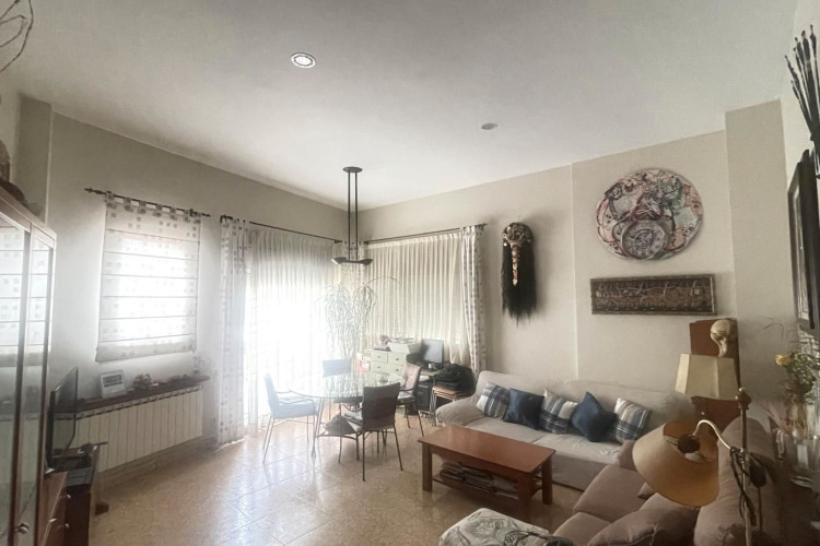 Plau00E7a del Mestre Serrat, Sant Pere