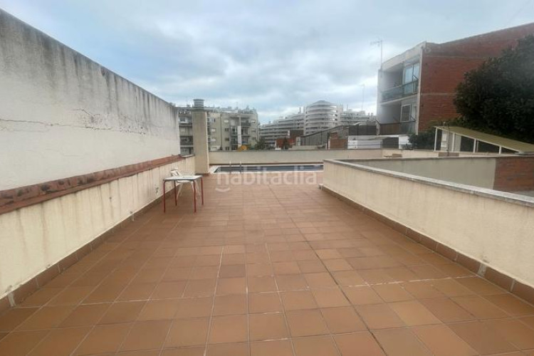 Piso pis amb , pàrquing, traster i piscina comunitària en Terrassa