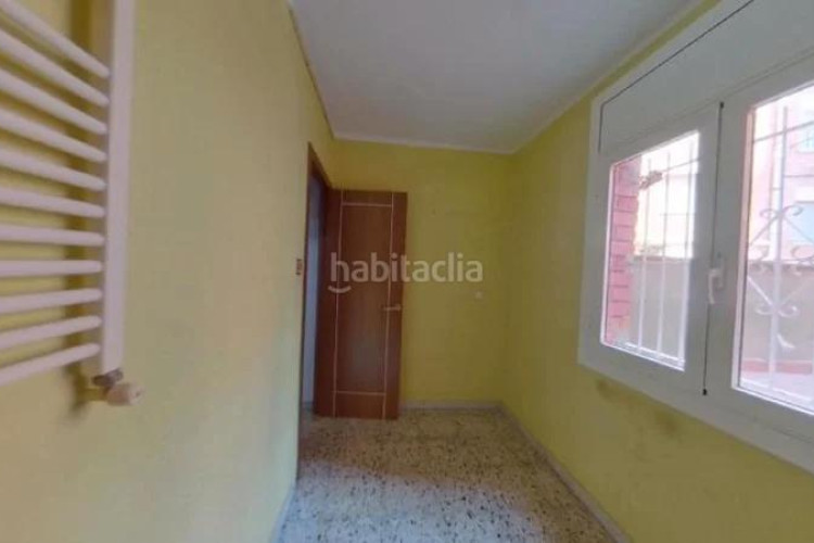 Piso (barcelona). "okupado" (no se puede visitar ni hipotecar). en Terrassa