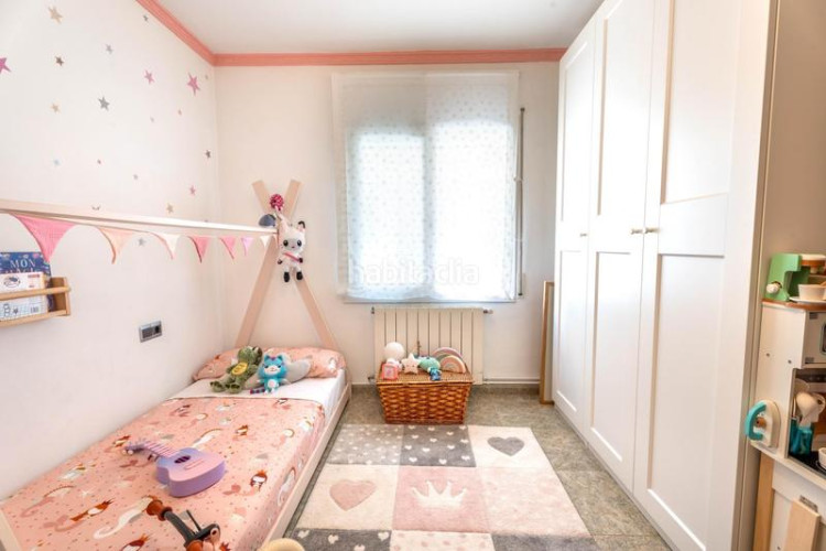 Casa adosada casa para entrar a vivir, con patio y terraza. a 10min. estación renfe este. en Terrassa