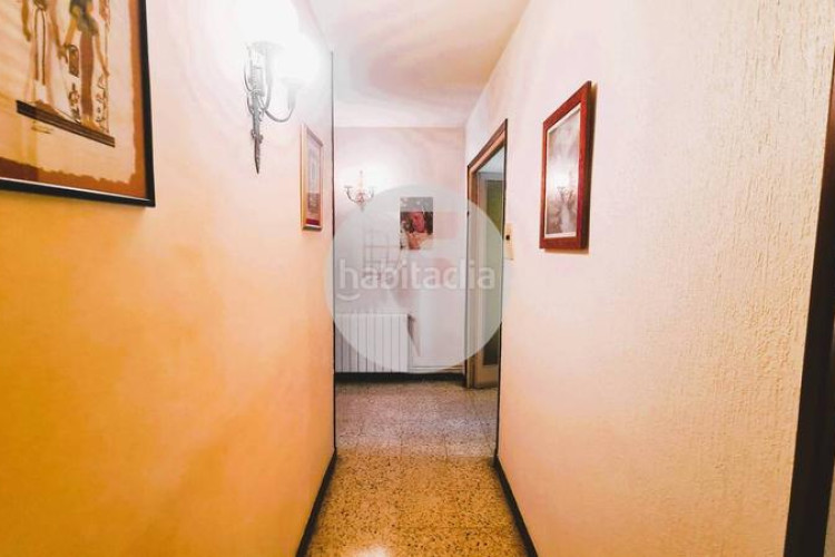 Piso amplio piso de 130 m con grandes posibilidades junto a plaza cataluña en Terrassa
