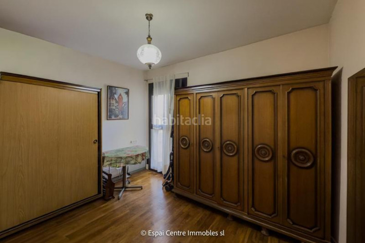 Piso vive en sant pere piso de 88 m con 3 habitaciones, 2 baños y salón luminoso. ubicación ideal cerca de todo en Terrassa