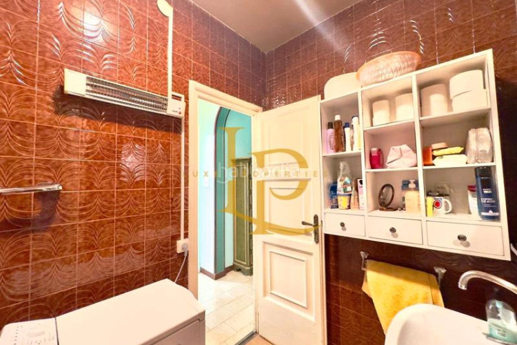 Casa adosada preciosa casa con terraza y garaje en una zona privilegiada en Terrassa