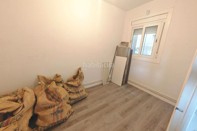 Piso zona centro. luminoso piso de 3habs + 2lav. en Terrassa