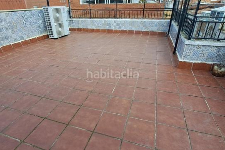 Ático atico totalmente reformado. 2 hab. dobles. 2 terrazas. amplio estudio. en Terrassa