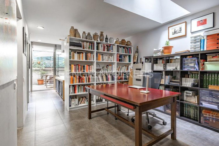 Casa espectacular casa adosada con 2 plazas de garaje en Terrassa