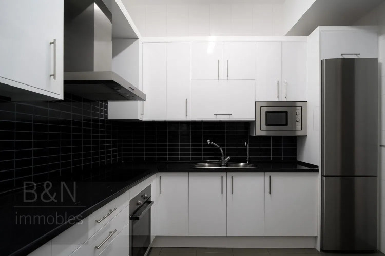 En exclusiva: planta baja con alma de hogar, gran terraza y parking en un entorno tranquilo rodeado