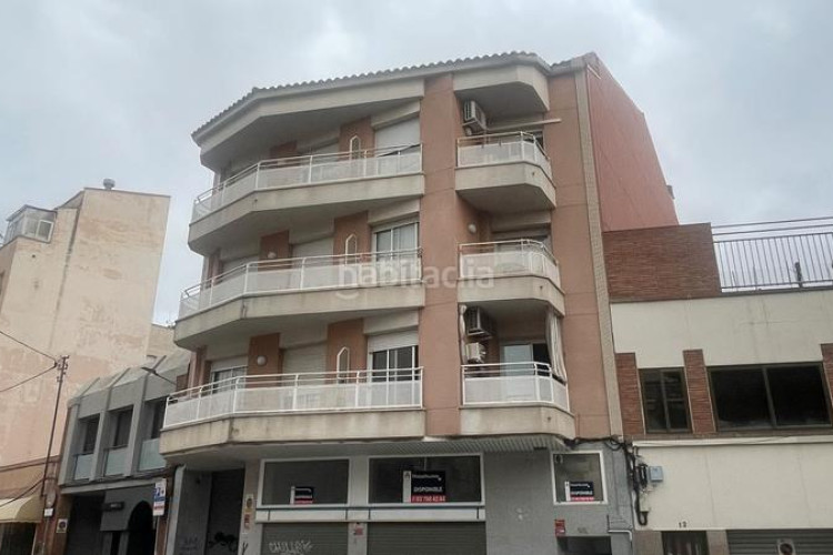 Piso zona de sant pere. piso de 3habs. + 2lav. + balcón + trastero + piscina comunitaria en Terrassa