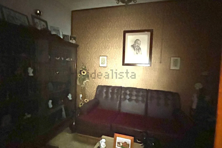 ZONA DE CA N'AURELL. CASA ADOSADA DE 4HABS. PARA REFORMAR ¡Oportunidad única en Ca N’Aurell!