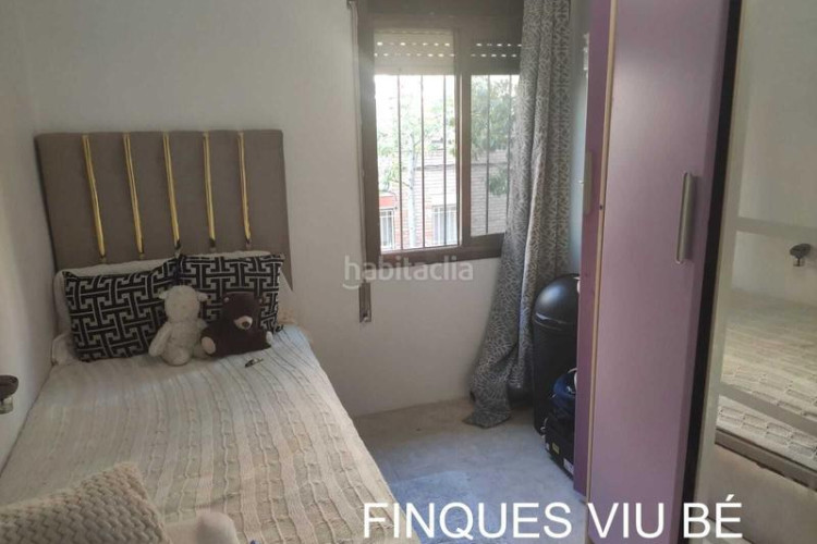 Piso  reformado de 3 habitaciones exterior con balcón en Terrassa