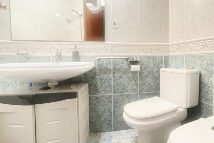 Plau00E7a del Mestre Serrat, Sant Pere