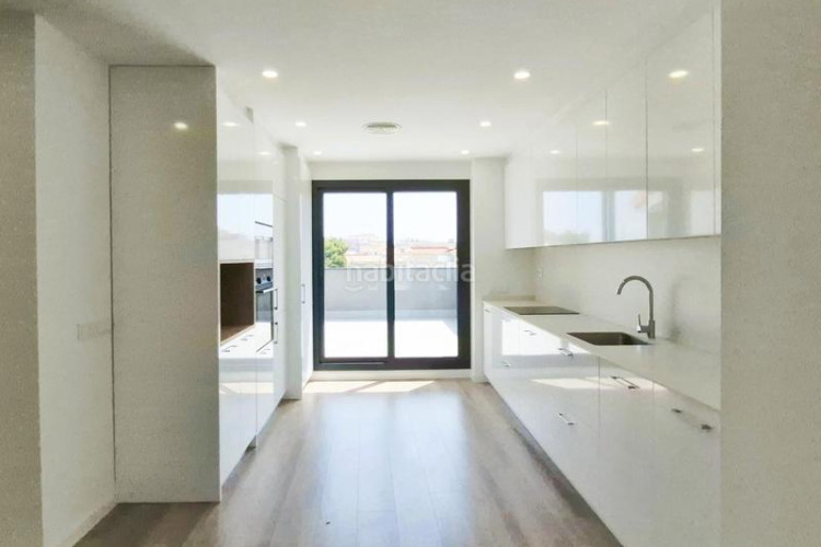 Dúplex duplex invertit obra nova de 160 m2 4 hab dobles i 4 terrasses al carrer transversal en Terrassa