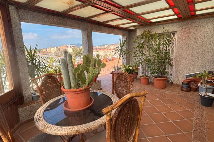 Ático espectacular y auténtico ático en una sola planta con una gran terraza con vistas despejadas en el centro!!! en Terrassa