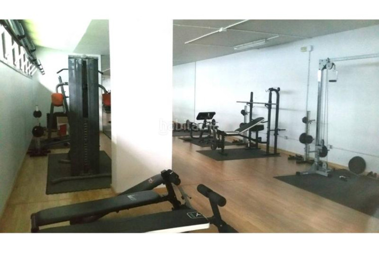 Piso torressana fantastico piso de 2 habitaciones con pk trastero con piscina comunitaria en Terrassa