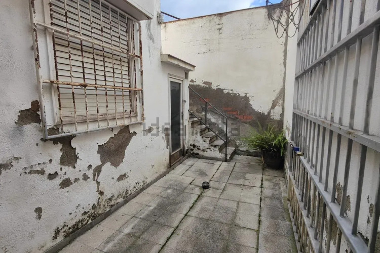 Venta Casa Adosada a Reformar con muchas posibilidades.