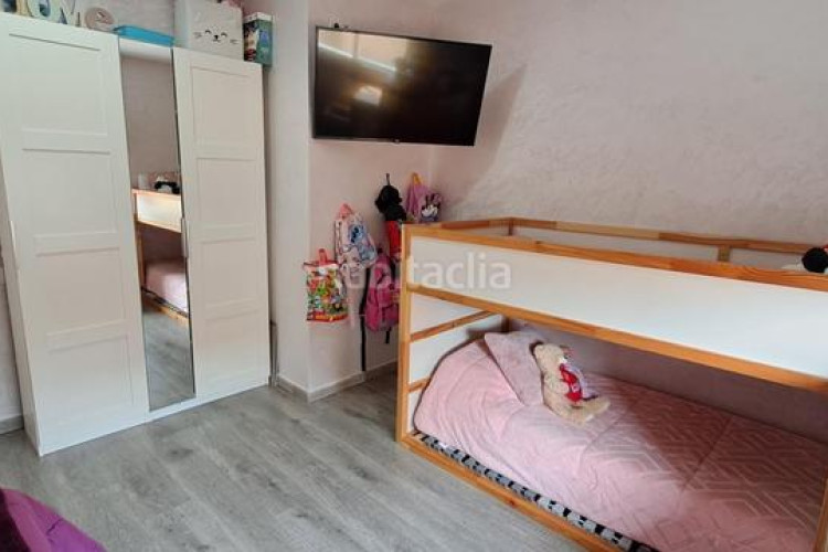 Ático atico totalmente reformado. 2 hab. dobles. 2 terrazas. amplio estudio. en Terrassa